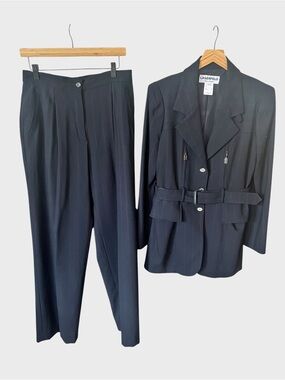 Lagerfeld vintage women’s 99% wool pants set.
